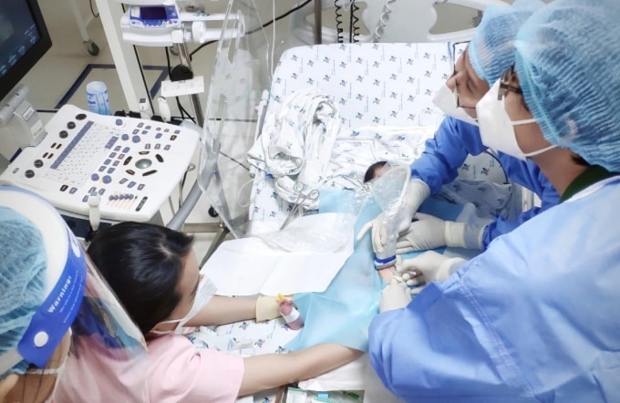 Một trường hợp bệnh nhi sốt siêu vi biến chứng co giật, điều trị tại Bệnh viện Nhi đồng Thành phố. Ảnh: Bệnh viện Nhi đồng Thành phố