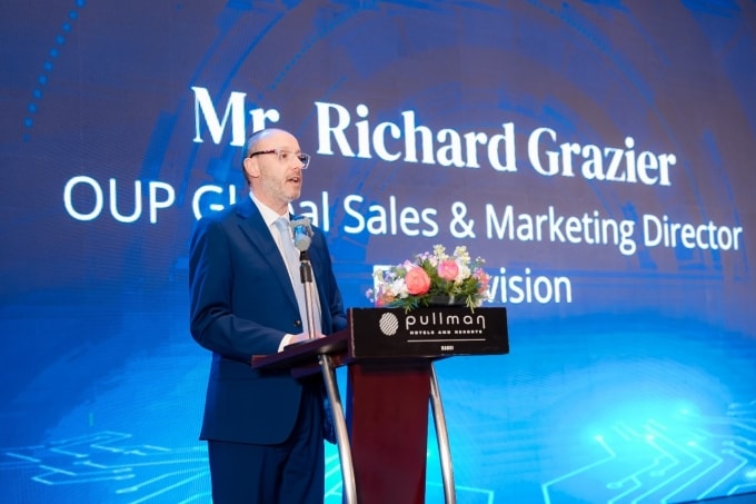 Giám đốc toàn cầu Kinh doanh và Tiếp thị OUP, Bộ phận ELT, phát biểu tại sự kiện. Ảnh: OUP