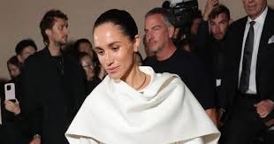 Megan Markle dự show Balenciaga