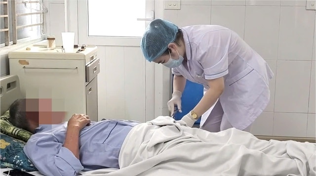 Hà Nội khẩn trương tăng cường nước sạch và an toàn thực phẩm sau mưa lũ- Ảnh 2.