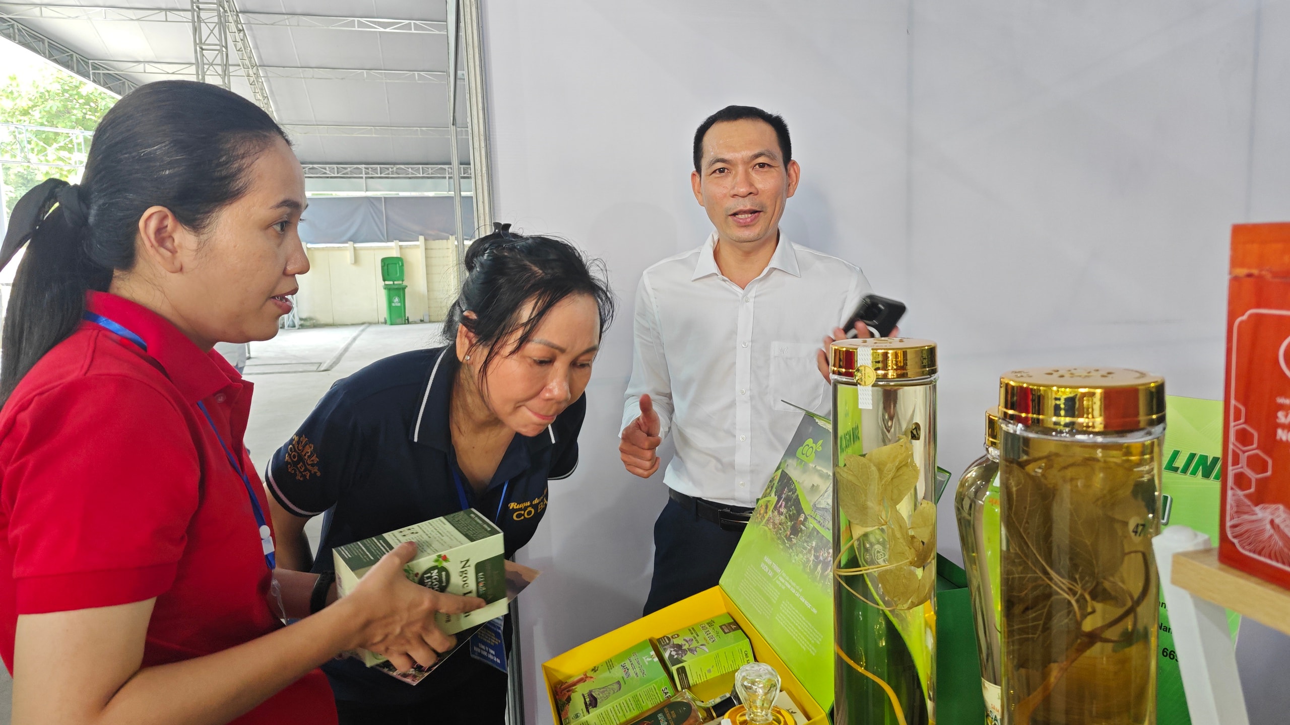 Nhiều đặc sản từ các vùng, miền hội tụ tại TP HCM- Ảnh 6. Nhiều đặc sản từ các vùng, miền hội tụ tại TP HCM- Ảnh 6.