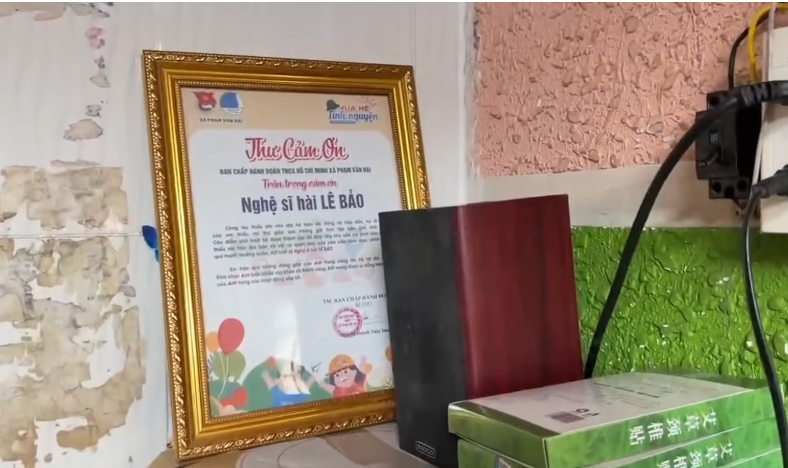 Một nghệ sĩ hài miền Nam tuổi xế chiều sống tạm ở nhà kho, không show, gặp khó khăn về sức khỏe- Ảnh 4. Một nghệ sĩ hài miền Nam tuổi xế chiều sống tạm ở nhà kho, không show, gặp khó khăn về sức khỏe- Ảnh 4.