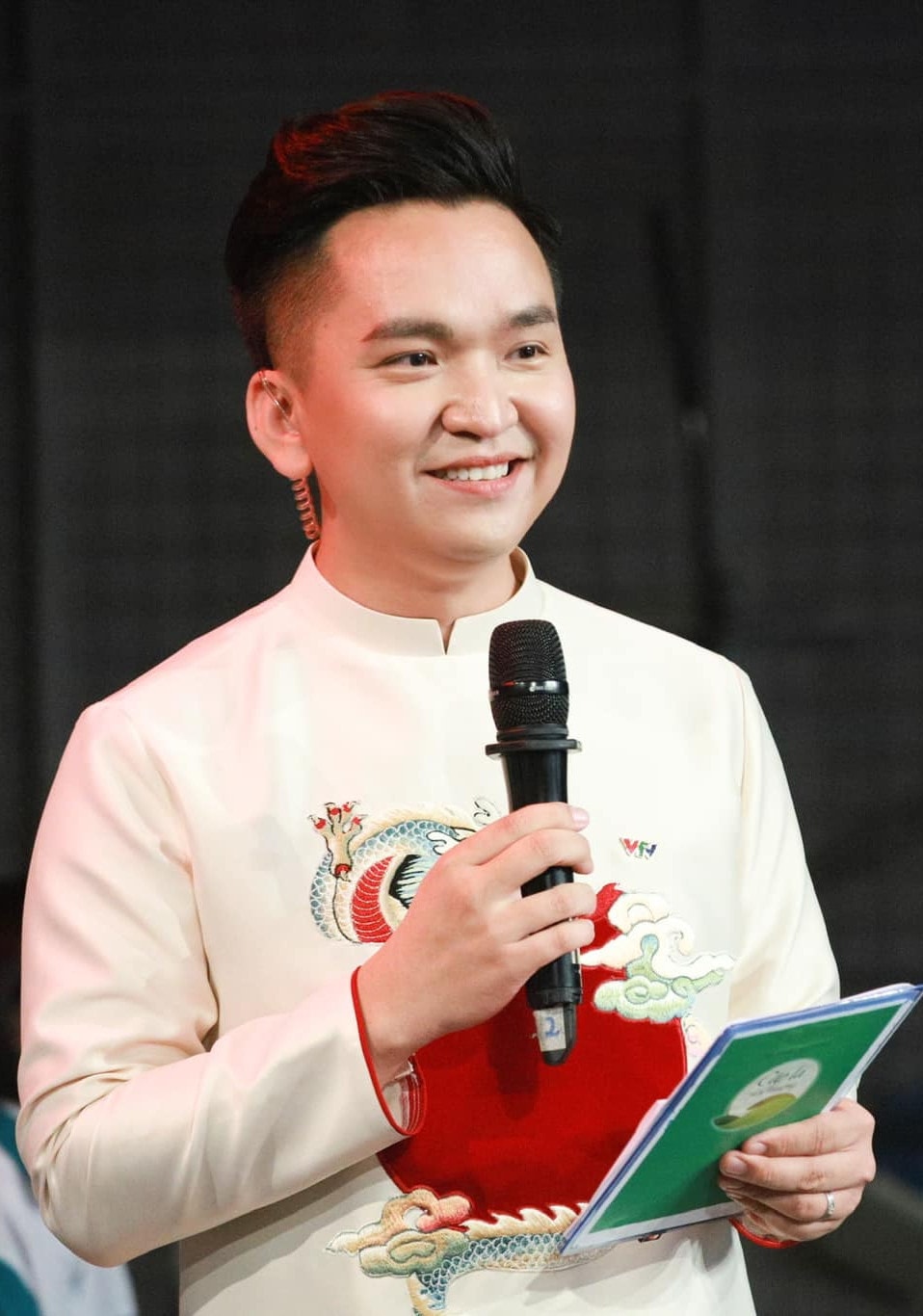 MC Hạnh Phúc ăn chay trường 10 năm, từng vượt qua căn bệnh ung thư máu để có cuộc sống viên mãn- Ảnh 1.
