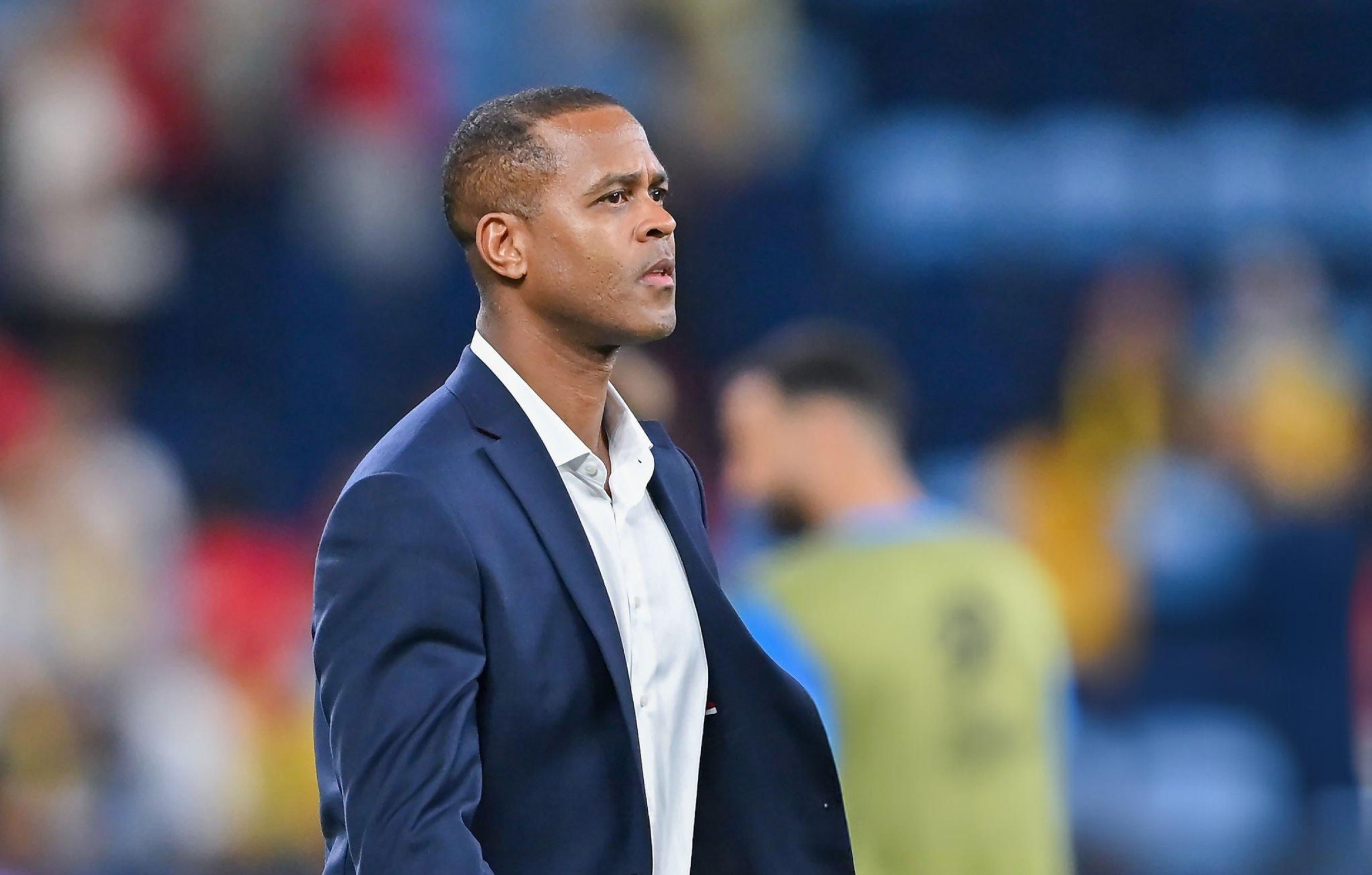 HLV Patrick Kluivert hứng chịu chỉ trích dữ dội.
