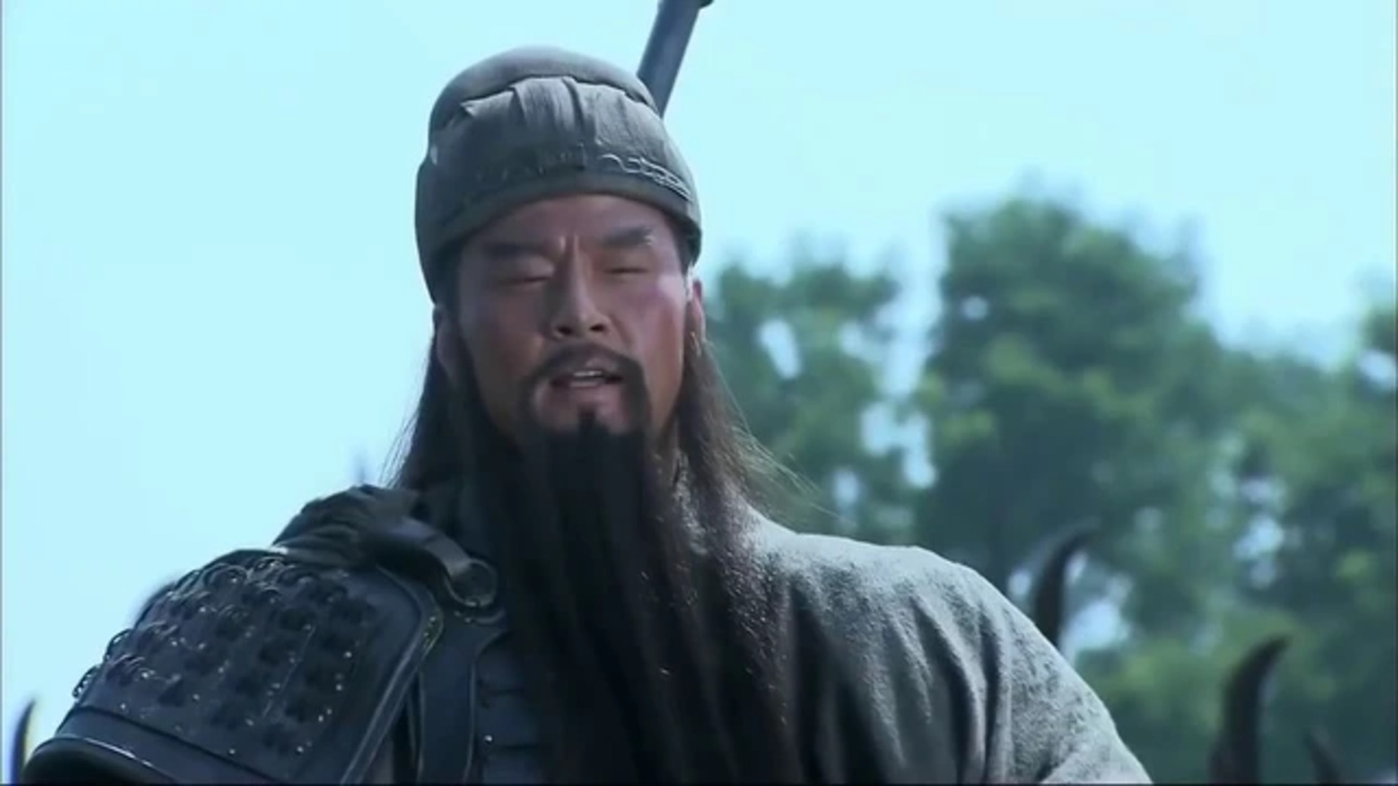 Quan Vũ (158?–220), hay Quan Công, tự Vân Trường, nhân vật được nhiều người coi là một trong những mãnh tướng hàng đầu Tam Quốc lại chỉ đứng thứ 6 trong danh sách. Sở dĩ có kết quả này là do Trương Phi và Hoàng Trung vượt mặt vị tướng này. Sau khi chém chết Nhan Lương, Quan Vũ từng nói với mọi người rằng Trương Phi còn lợi hại hơn ông.Trong một trận chiến khác lại cho thấy sự chênh lệch về võ lực giữa Quan Vũ và Hoàng Trung. Khi đó Quan Vũ chưa đầy 50 tuổi, còn Hoàng Trung đã ngoài 60. Rõ ràng Quan Vũ đang có lợi thế hơn về tuổi tác, tuy nhiên, kết quả trận đấu lại là bất phân thắng bại. Điều này cho thấy nếu ở cùng độ tuổi, Hoàng Trung chắc chắn sẽ mạnh hơn Quan Vũ.