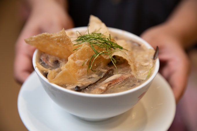 Món súp rắn nổi tiếng Hong Kong. Ảnh: Calvin Sit