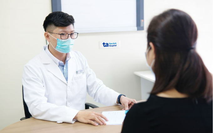 Bác sĩ Sỹ tư vấn cho người bệnh. Ảnh minh họa: Bệnh viện Đa khoa Tâm Anh