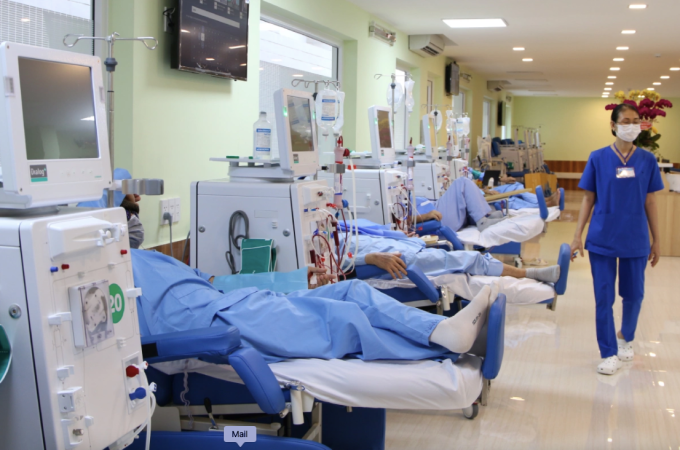 Các bệnh nhân chạy thận nhân tạo ở trung tâm lọc máu, Bệnh viện Thống Nhất. Ảnh:Thư Anh.