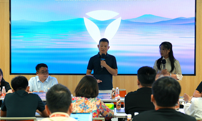 Ông Vương Gia Trung, Phó chủ tịch cấp cao Tập đoàn Yadea trong buổi gặp gỡ giới truyền thông Việt Nam tại Trung Quốc. Ảnh: Tuấn Vũ