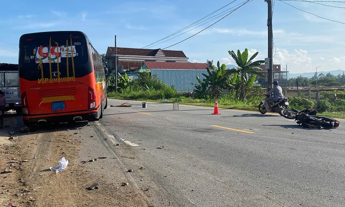 Hiện trường vụ tai nạn khiến vợ chồng đi xe máy tử vong. Ảnh: Ngọc Oanh