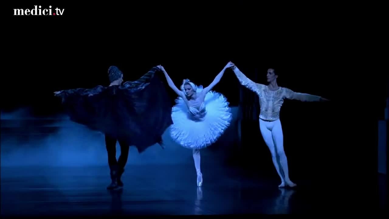 Hồi cuối vũ kịch Hồ Thiên Nga do đoàn ballet Pháp biểu diễn