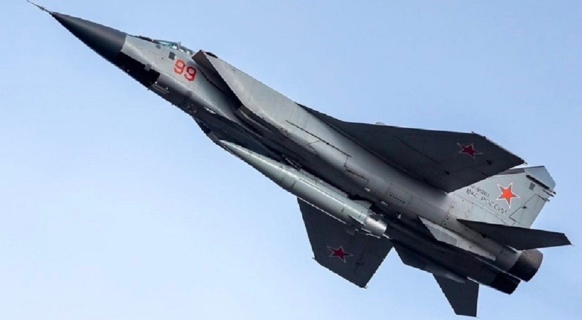 MiG-31 với tên lửa đạn đạo Kinzhal. Ảnh Military Watch
