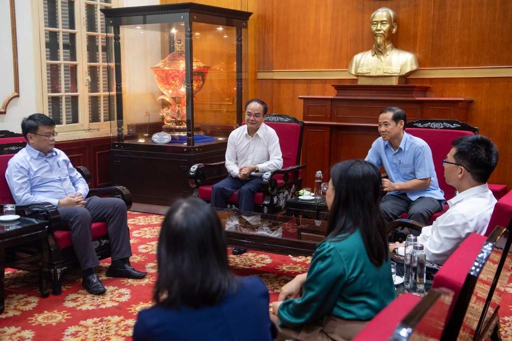 Bộ Nội vụ trao 1 tỷ đồng ủng hộ đồng bào gặp thiên tai kép - 2 Bộ Nội vụ trao 1 tỷ đồng ủng hộ đồng bào gặp thiên tai kép - 2