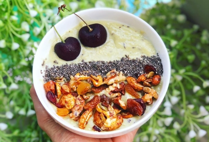 Hạt óc chó, hạnh nhân giàu chất xơ, chất béo lành mạnh tốt cho giấc ngủ. Ảnh: Ly Nguyễn