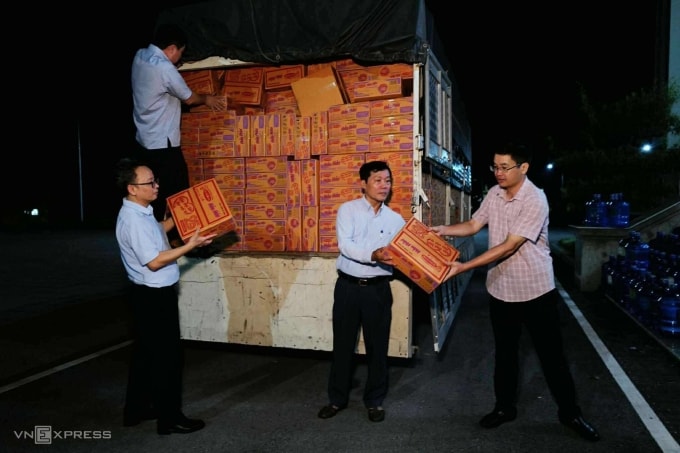 Hàng cứu trợ đến Lạng Sơn ngày 8/10. Ảnh: Ngọc Thành