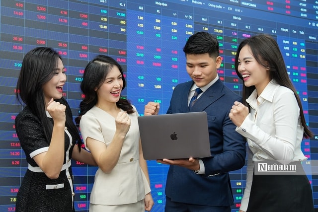 Chứng khoán thăng hoa sau nâng hạng, chuyên gia dự báo đà tăng chưa dừng lại - Ảnh 2.