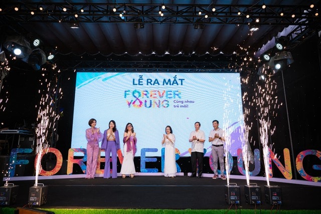 Forever Young: Hành trình trẻ – khỏe – đẹp bắt đầu từ lối sống tích cực - Ảnh 1.