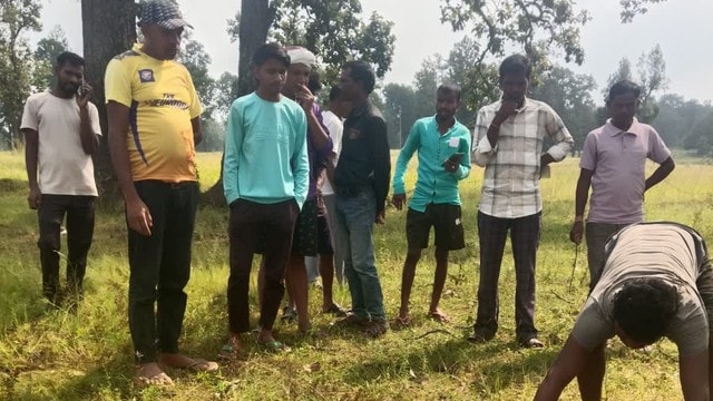 Đánh cá trên sông, người dân bất ngờ chứng kiến cảnh tượng "đáng sợ" - Ảnh 1.