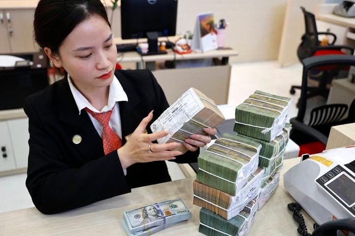 Hé lộ bức tranh lợi nhuận quý III, xuất hiện ngân hàng báo lãi xấp xỉ 1 tỉ USD- Ảnh 2. Hé lộ bức tranh lợi nhuận quý III, xuất hiện ngân hàng báo lãi xấp xỉ 1 tỉ USD- Ảnh 2.