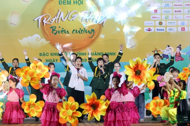 Học sinh đặc khu Cô Tô được khám mắt và phát thuốc miễn phí trong chương trình 'Trăng thu Biên cương'- Ảnh 9.