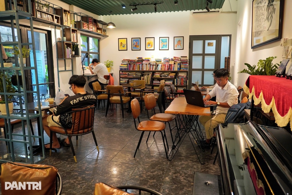 Quán cà phê toàn món độc lạ, chủ gây sốt khi trả tiền cho người đọc sách - 5 Quán cà phê toàn món độc lạ, chủ gây sốt khi trả tiền cho người đọc sách - 5