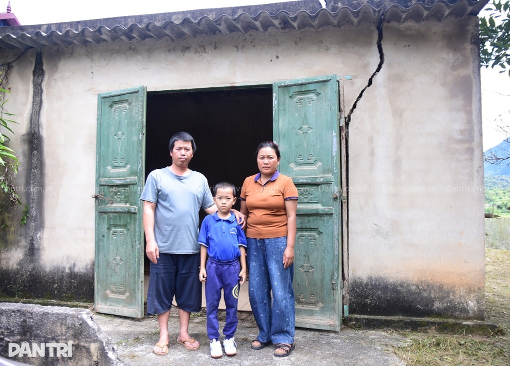 Mẹ nghèo làm lao công, chắt chiu từng đồng cứu con bị bệnh hiểm - 3 Mẹ nghèo làm lao công, chắt chiu từng đồng cứu con bị bệnh hiểm - 3