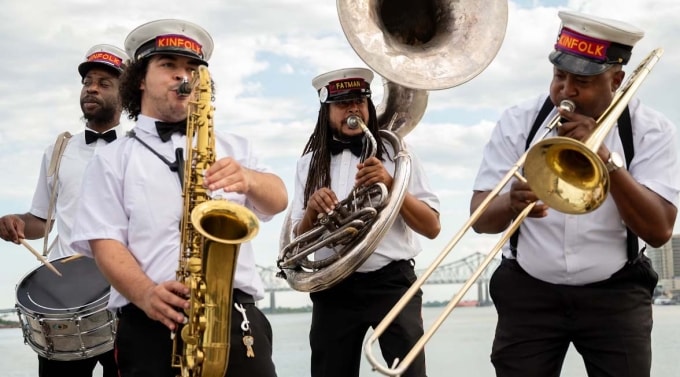 Một ban nhạc kèn đồng ở New Orleans. Ảnh: CNN