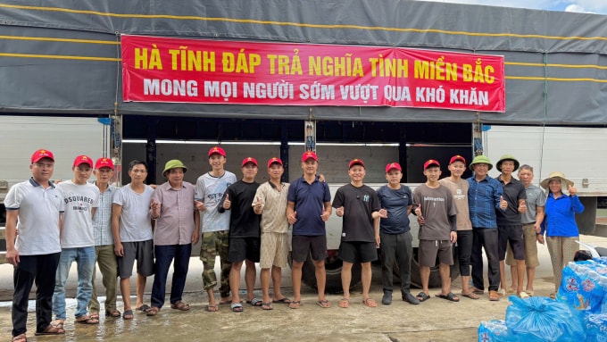 Đoàn cùa anh Dương Đình Hiếu, 34 tuổi, ở Hà Tĩnh đến tiếp tế tại Thái Nguyên, ngày 13/10. Ảnh: Nhân vật cung cấp