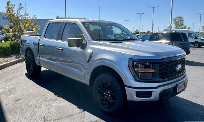 Bán tải Ford F-150 bản SuperCrew STX tại một đại lý ở Mỹ. Ảnh: Champion Ford