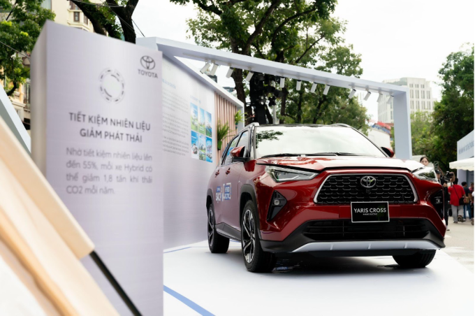 Yaris Cross là mẫu xe Toyota bán chạy nhất tháng 9, áp dụng ưu đãi 50% thuế trước bạ và tặng một năm bảo hiểm thân vỏ trong tháng 10. Ảnh: TMV