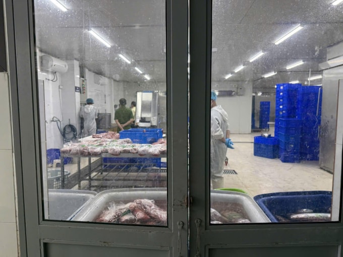 Bên trong xưởng sản xuất thịt bò giả. Ảnh: Công an cung cấp