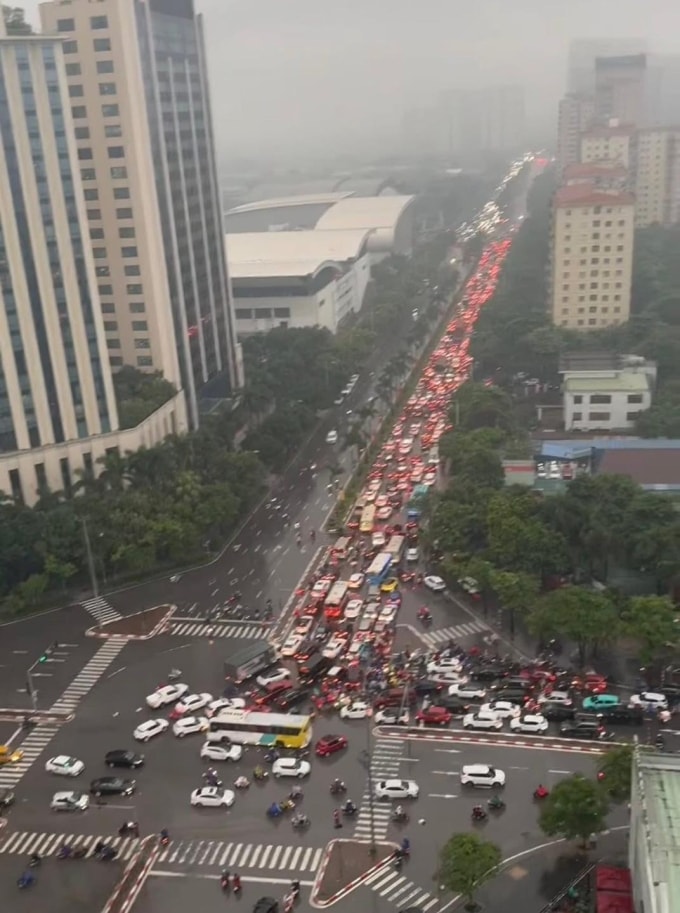 Ảnh chụp trên cao ngã tư Lê Đức Thọ - Trần Hữu Dực (Hà Nội). Ảnh: Otofun