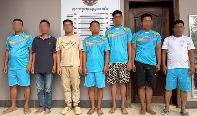 Nhóm cảnh sát biên phòng Campuchia bị bắt ngày 9/10. Ảnh: Khmertimes