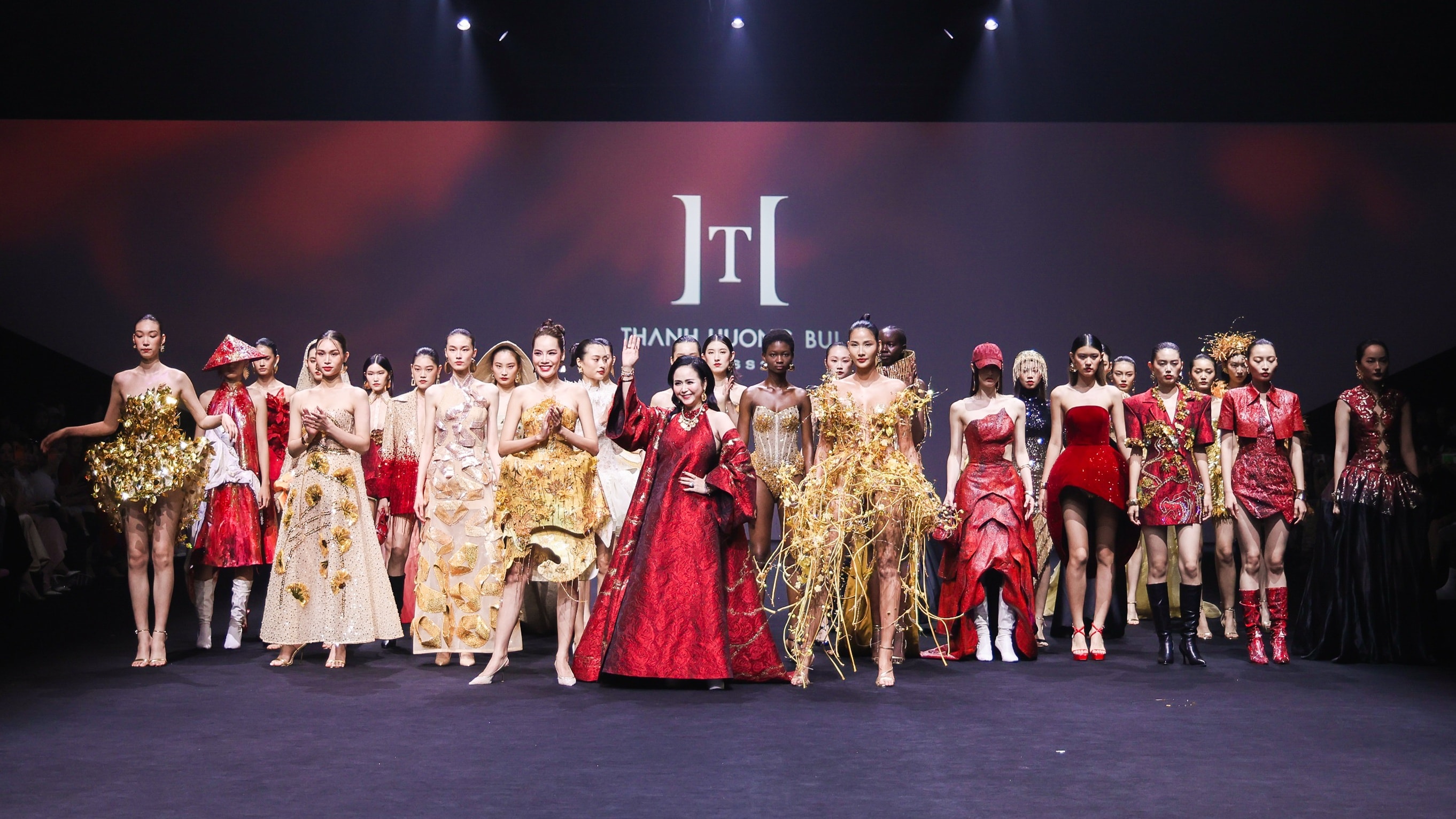 Nhà thiết kế Thanh Hương Bùi cùng các