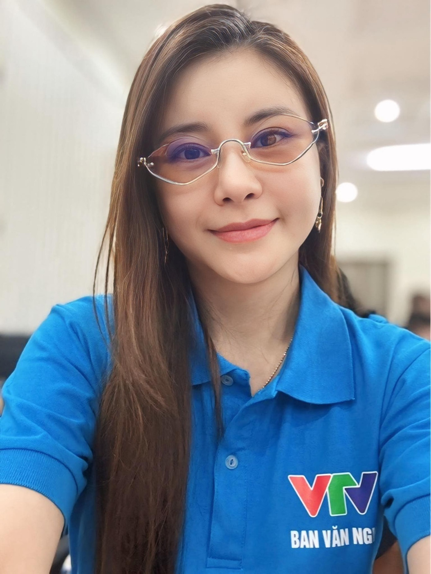 Kim Oanh 'Sóng ở đáy sông' bất ngờ thông báo rời Ban Văn nghệ VTV ở tuổi U50- Ảnh 11.
