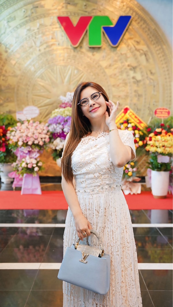 Kim Oanh 'Sóng ở đáy sông' bất ngờ thông báo rời Ban Văn nghệ VTV ở tuổi U50- Ảnh 7.