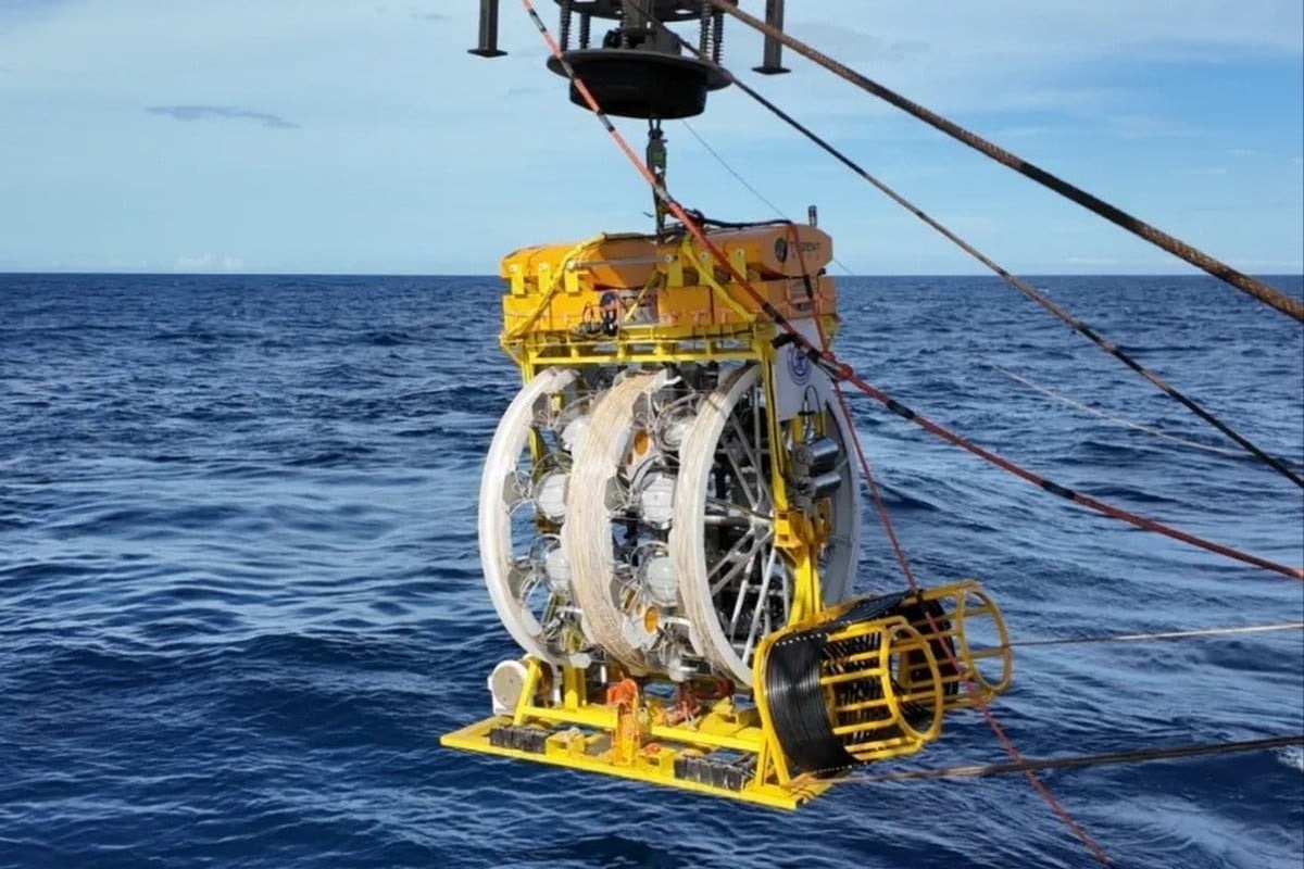 Hệ thống Triển khai Thiết bị Chính xác Dưới biển với Cơ chế Thả đàn hồi.