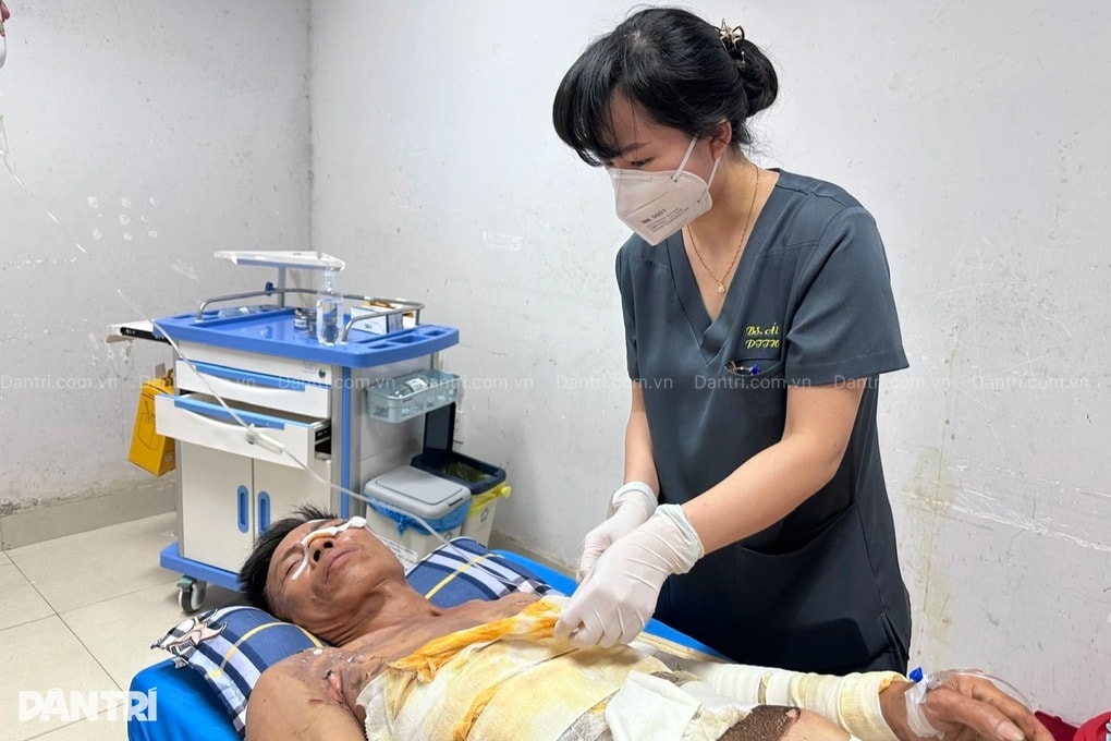 Con gái khẩn cầu cứu cha nghèo đơn thân bị điện giật bỏng nặng khi làm thuê - 2 Con gái khẩn cầu cứu cha nghèo đơn thân bị điện giật bỏng nặng khi làm thuê - 2