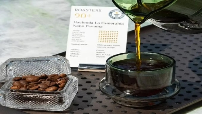 Cốc cà phê giá 680 USD. Ảnh: Guiness World Records