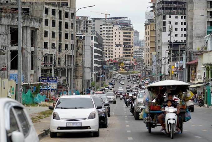 Một tuyến phố ở tỉnh Sihanoukville, nơi được cho là tập trung nhiều nhóm tội phạm tại Campuchia, hồi tháng 12/2024. Ảnh: AFP
