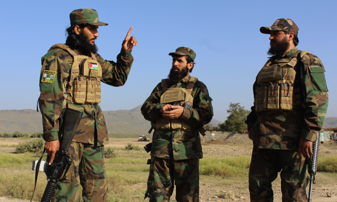 Lực lượng an ninh Taliban ở tỉnh biên giới Khost tại Afghanistan hôm 12/10. Ảnh: AP