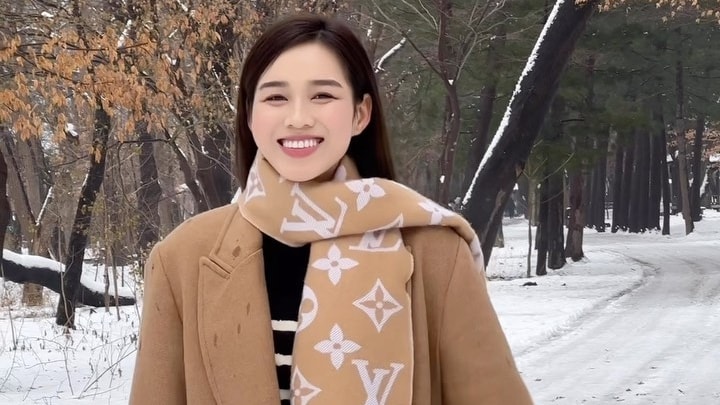 Đỗ Thị Hà dạo chơi ở Hàn Quốc