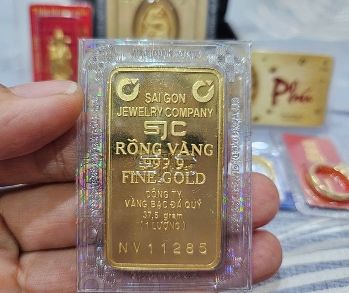 Giá vàng miếng SJC vượt 147 triệu đồng / lượng , tiếp tục tăng mạnh - Ảnh 2. Giá vàng miếng SJC vượt 147 triệu đồng / lượng , tiếp tục tăng mạnh - Ảnh 2.