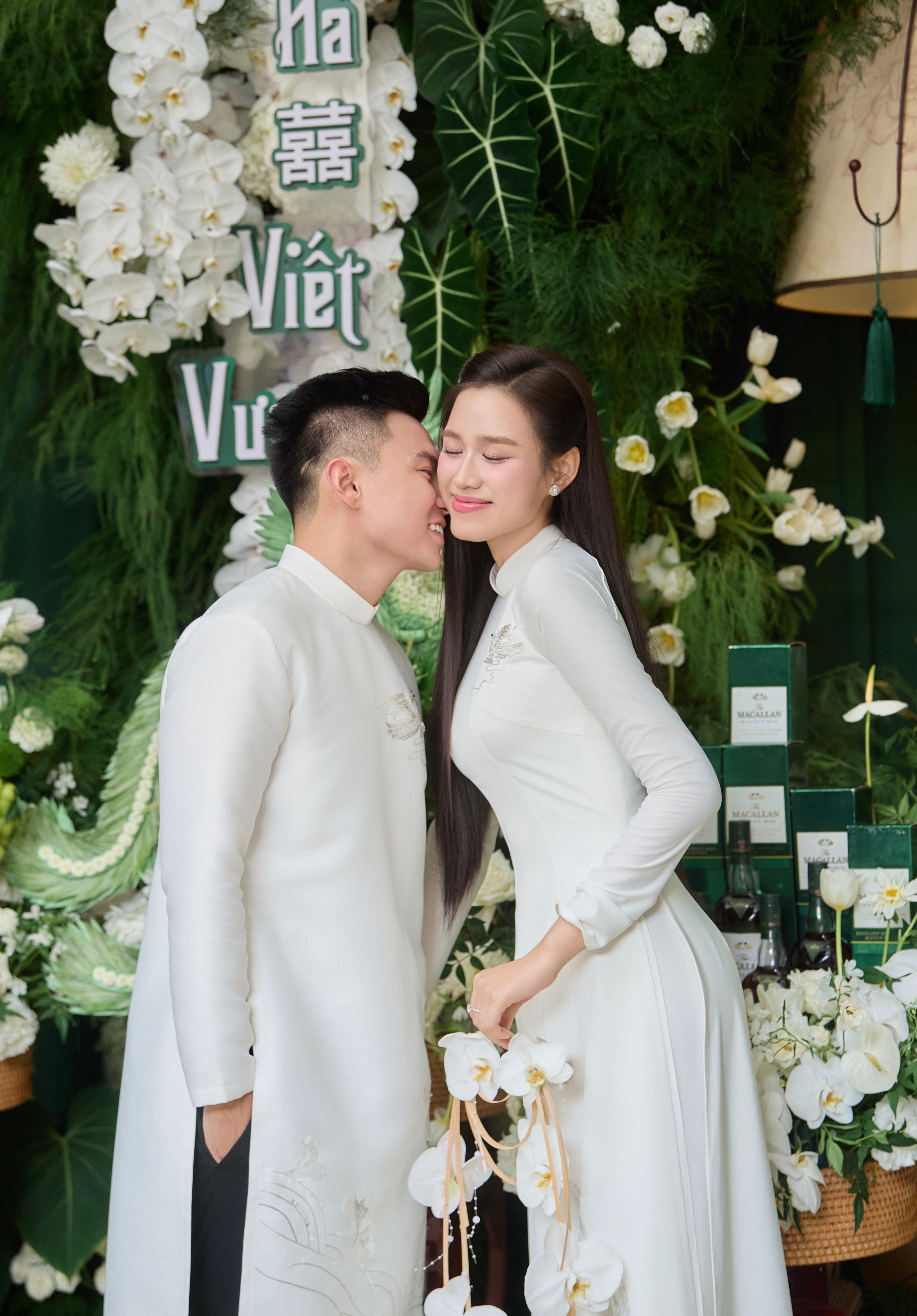 Sau đám hỏi, lễ cưới của cặp đôi dự kiến diễn ra tại Quảng Trị với sự tham dự của gia đình hai bên và bạn bè thân thiết.