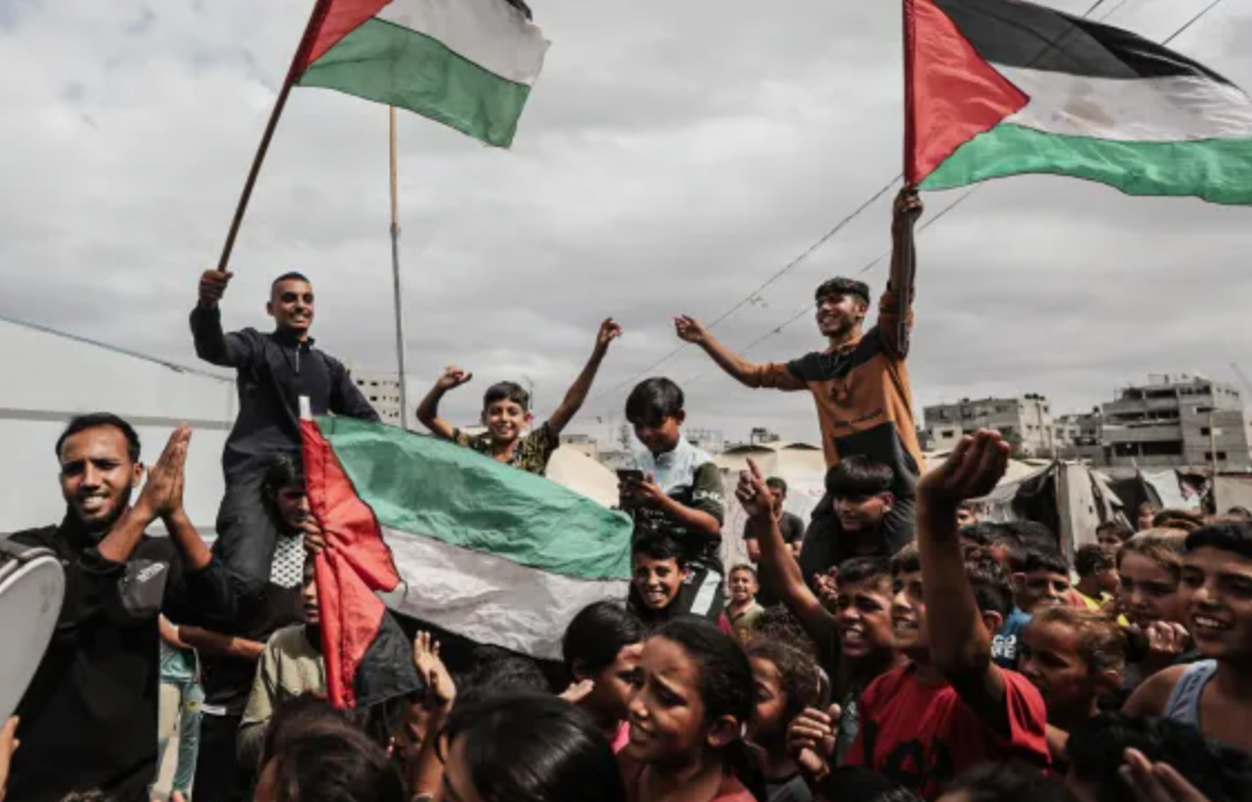 Sau hơn hai năm giao tranh khốc liệt, ngày 8/10/2025, Israel và Hamas đã đạt được giai đoạn đầu tiên của thỏa thuận hòa bình cho Dải Gaza. (Ảnh: Anadolu)