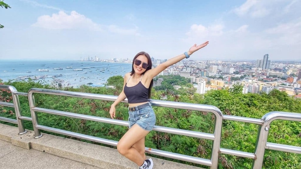 Thái Lan: Cặp đôi làm chuyện nhạy cảm ở ban công, bị người đi đường bắt gặp - 2 Thái Lan: Cặp đôi làm chuyện nhạy cảm ở ban công, bị người đi đường bắt gặp - 2