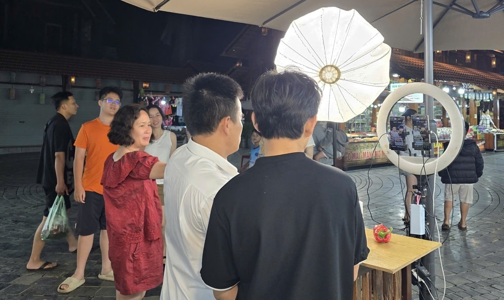 Ông chủ tiệm vùng cao liều lĩnh lên sóng bán nông sản kiếm tiền chục tỷ - 2 Ông chủ tiệm vùng cao liều lĩnh lên sóng bán nông sản kiếm tiền chục tỷ - 2