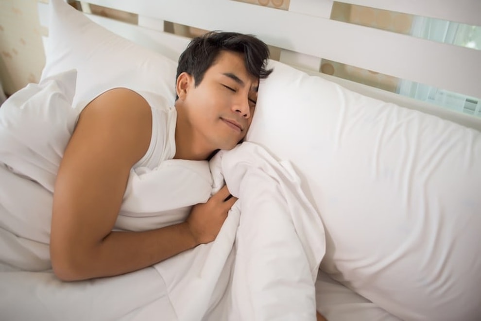 Đến nhà vợ sắp cưới, tôi sững sờ thấy người đàn ông lạ cởi trần trên giường - 1 Đến nhà vợ sắp cưới, tôi sững sờ thấy người đàn ông lạ cởi trần trên giường - 1