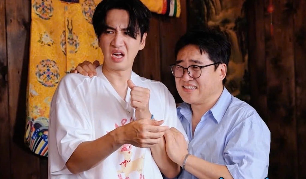 Tài tử Hàn Quốc nhắm mắt, toát mồ hôi khi ăn đuông dừa ở Việt Nam - 3 Tài tử Hàn Quốc nhắm mắt, toát mồ hôi khi ăn đuông dừa ở Việt Nam - 3