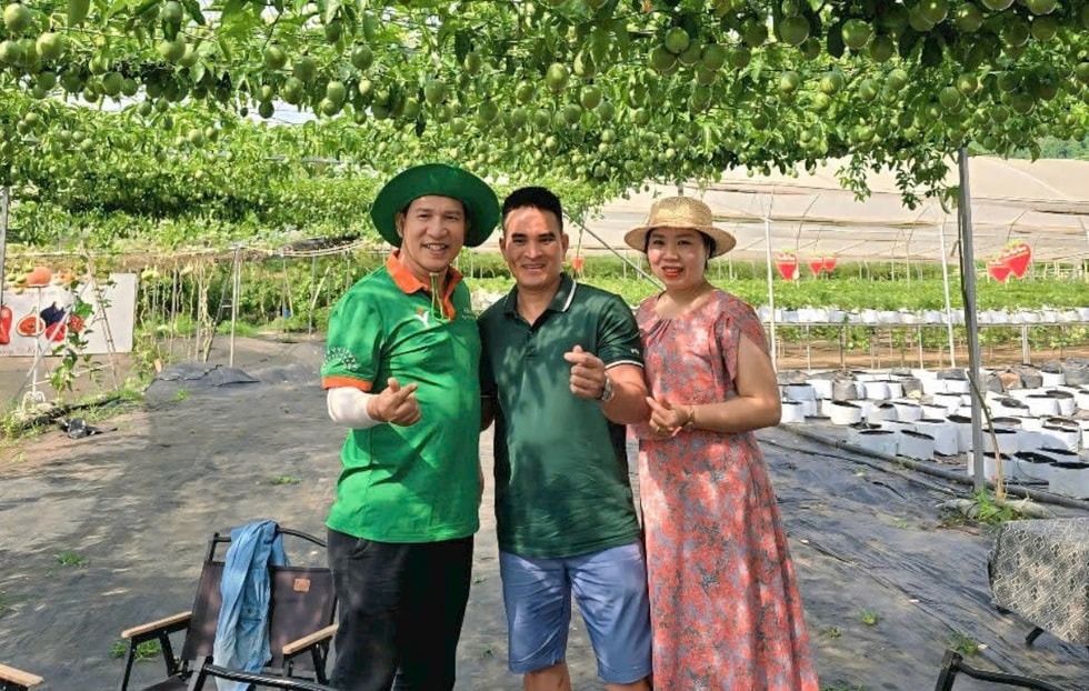 Ông chủ tiệm vùng cao liều lĩnh lên sóng bán nông sản kiếm tiền chục tỷ - 4 Ông chủ tiệm vùng cao liều lĩnh lên sóng bán nông sản kiếm tiền chục tỷ - 4